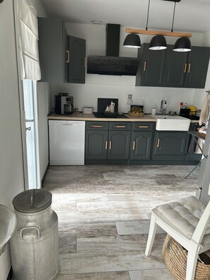 Fridge, microwave, oven, stovetop - Location Vacances Maison Plein Pied Avec Parking Gratuit et Jardin (Gap)