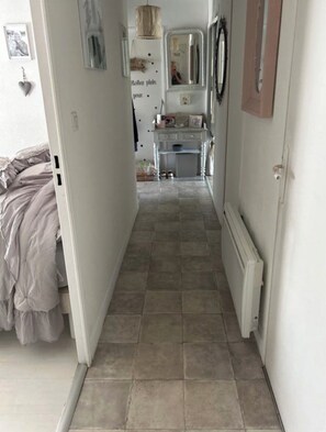 2 bedrooms, iron/ironing board, travel cot, free WiFi