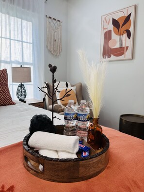 3 habitaciones, tabla de planchar con plancha, wifi y ropa de cama