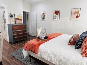 3 makuuhuonetta, silitysrauta/-lauta, Wi-Fi, vuodevaatteet