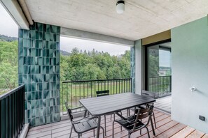 Outdoor dining - Chic Wollishofen 1BR w/ Storage & W/D, nr Local Market, by Blueground (Zurich)