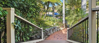 Beach 2 mins, 15+ guests, Pet and Children, Pools