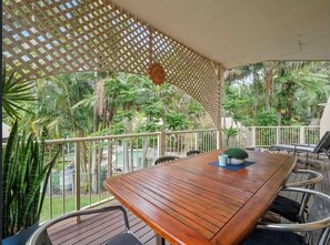 屋外ダイニングエリア