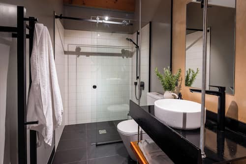 2 Bedroom Apartment | Bathroom