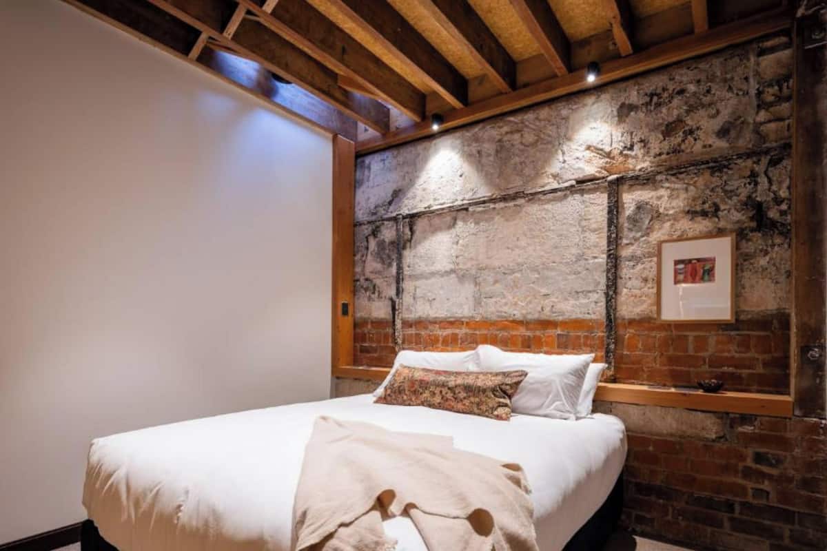 1 habitación, escritorio, sistema de insonorización y cunas gratuitas