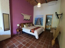 Cubrecamas, colchones Select Comfort, wifi gratis y ropa de cama