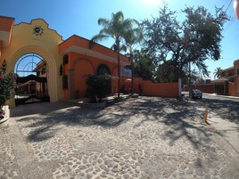 Fachada de la propiedad