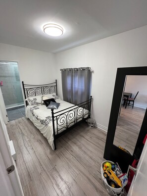 1 soverom, strykejern/-brett, wi-fi og sengetøy