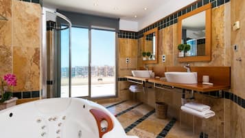 Een douche, een bubbelbad, een haardroger, handdoeken