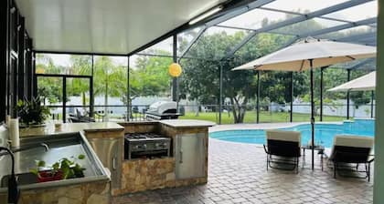 5br/4ba Luxury house w pool and beautiful backyard