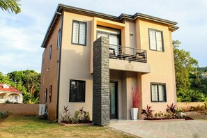 المنشأة من الخارج