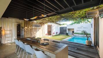 Design Villa, 4 Bedrooms | In-room dining
