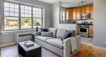 Stellar Evanston 1BR w/ Courtyard, nr Beach & University, by Blueground