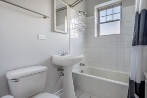 Hårføner og håndklær