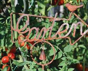 Exterior detail - Holiday Apartment "Mühlbauerhof Mit Balkon" with Mountain View, Balcony & Wi-Fi (Großklein)