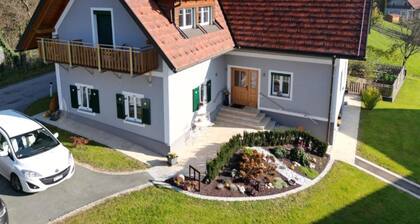 Appartement de vacances "MĂŒhlbauerhof Erdgeschoss" avec vue sur montagne, terrasse privĂ©e et Wi-Fi