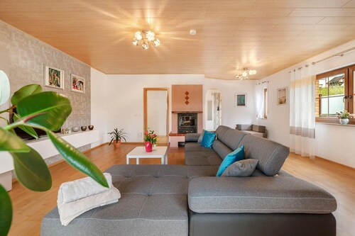 Ferienwohnung 'Lora' mit privater Terrasse und WLAN