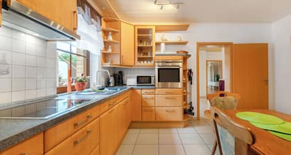 Ferienwohnung 'Lora' mit privater Terrasse und WLAN