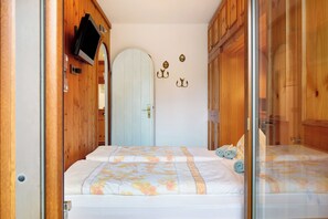 1 quarto, Wi-Fi de cortesia, roupa de cama