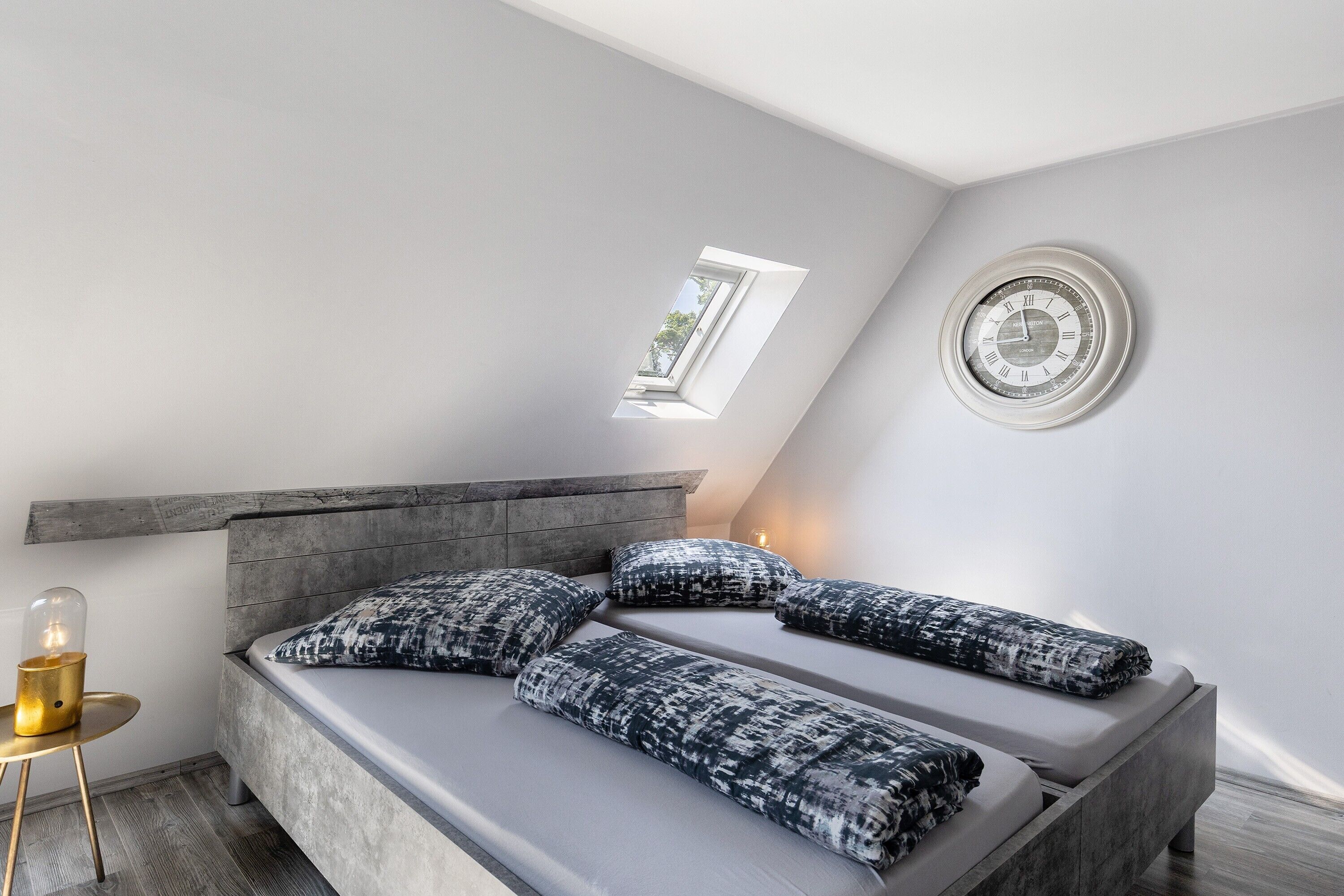 1 slaapkamer, een strijkplank/strijkijzer, gratis wifi, beddengoed
