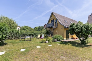 Outdoor dining - Holiday Apartment 'Klein Amerika' with Balcony and Wi-Fi (Storkow)