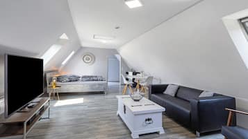TV, table tennis, stereo