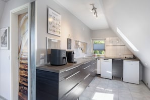 Fridge, stovetop, dishwasher, coffee/tea maker - Holiday Apartment 'Klein Amerika' with Balcony and Wi-Fi (Storkow)