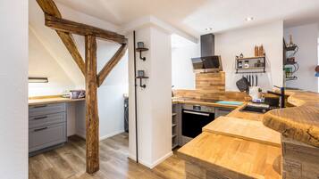 KylskÄp, mikrovÄgsugn, ugn och spishÀll