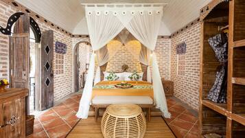 Suite with Garden View | Minibar, Wi-Fi gratis, dan seprai linen