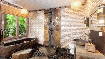 Indoor spa tub