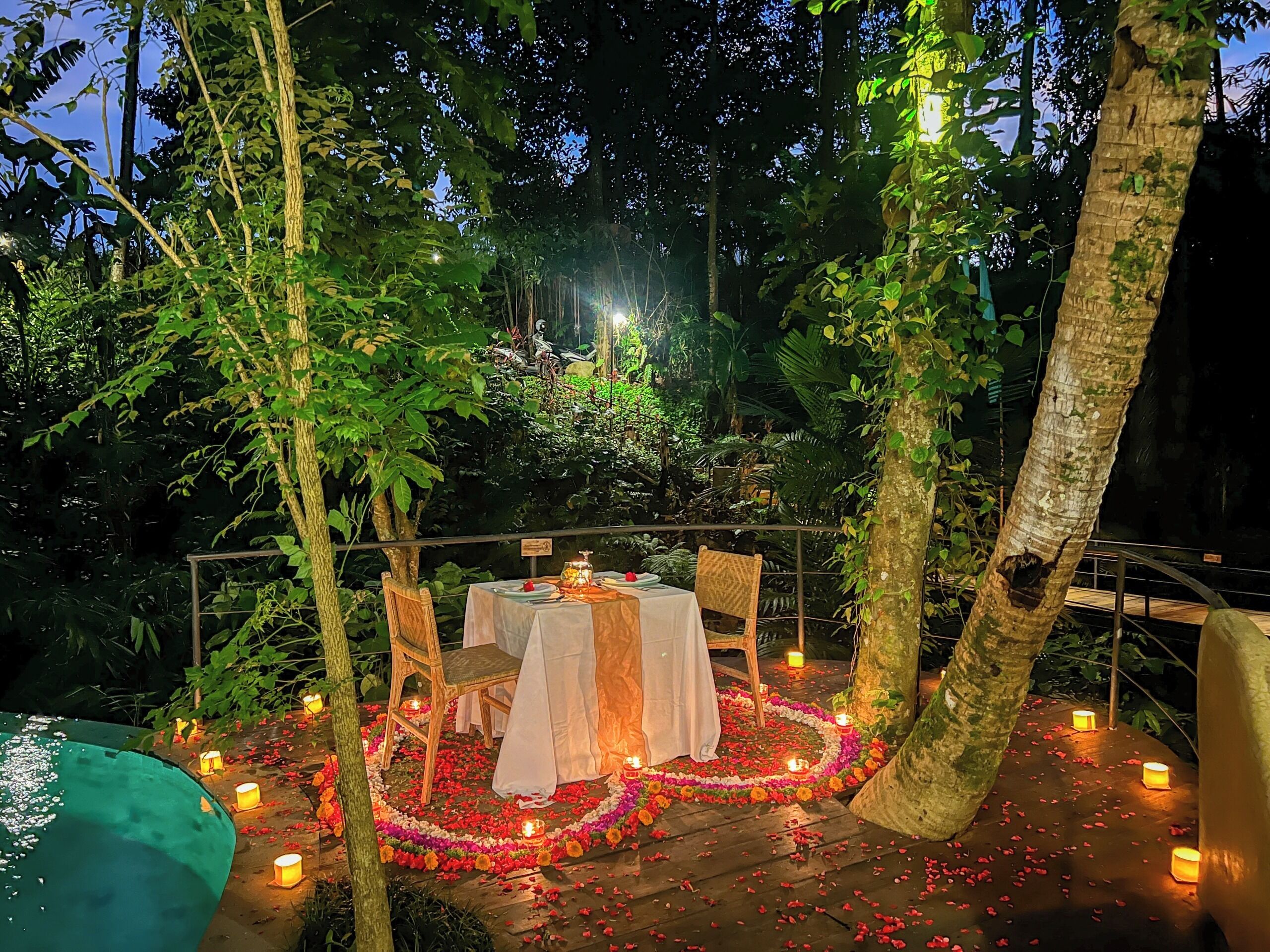 Tempat makan pasangan