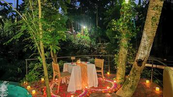 Tempat makan pasangan