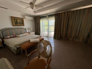 4 habitaciones, tabla de planchar con plancha, wifi y ropa de cama