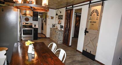 Fantastic Farmhouse with all the old world charm and modern amenities. Close to Murphy and Casino