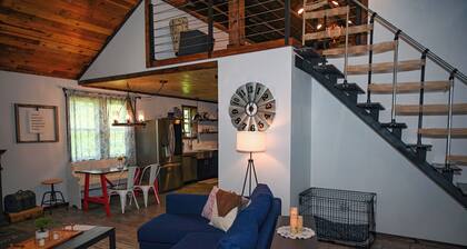 Fantastic Farmhouse with all the old world charm and modern amenities. Close to Murphy and Casino
