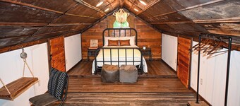 Fantastic Farmhouse with all the old world charm and modern amenities. Close to Murphy and Casino