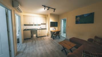 Comfort Twin Room | Desk, laptop workspace, soundproofing, iron/ironing board