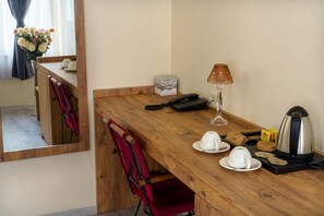 Junior Suite | 1 bedroom, desk, laptop workspace, soundproofing