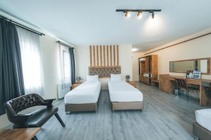 Twin Room | Desk, laptop workspace, soundproofing, iron/ironing board - Grand 464 Otel (Rize)