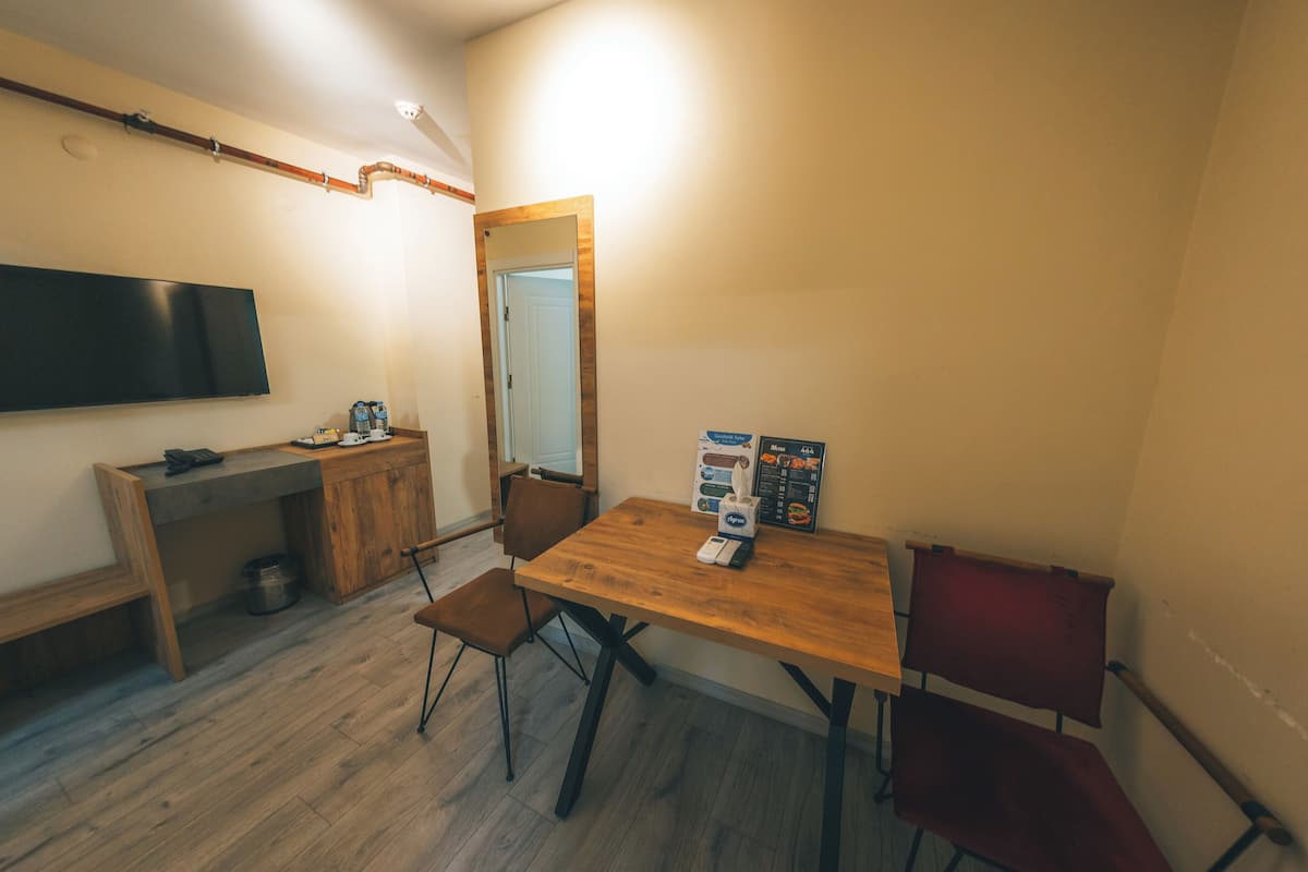 Appartamento Economy | 1 camera, una scrivania, postazione laptop, insonorizzazione