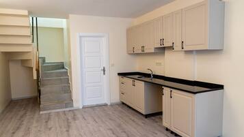 Deluxe Suite, Non Smoking, City View