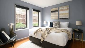 2 habitaciones, tabla de planchar con plancha, wifi y ropa de cama