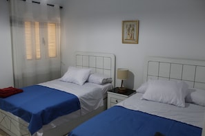 2 slaapkamers, een kluis op de kamer, een strijkplank/strijkijzer