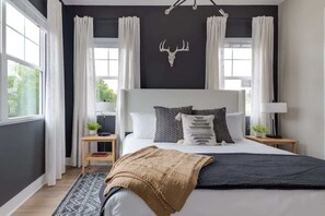 4 bedrooms, desk, iron/ironing board, travel crib