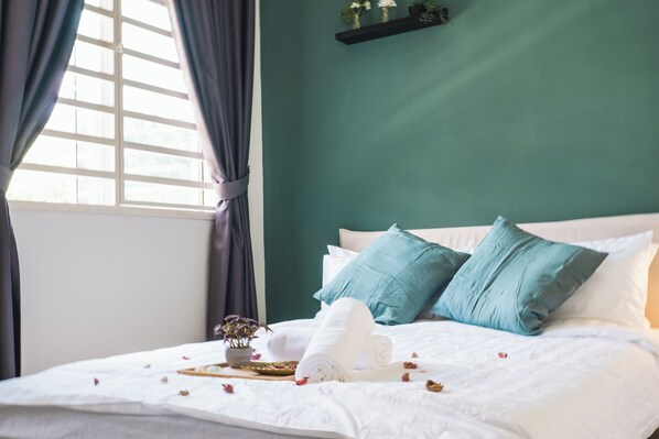 4 habitaciones, tabla de planchar con plancha, wifi y ropa de cama 