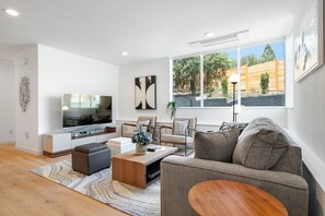 Smart TV - Perch - View Ridge Guest Suite: Cozy 1BR ADU Retreat (Seattle)