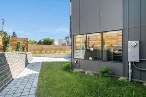 المنطقة المحيطة بالمنشأة