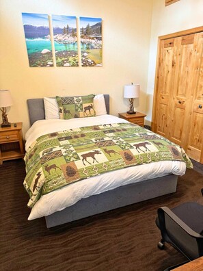 2 Schlafzimmer, Schreibtisch, Bügeleisen/Bügelbrett, WLAN