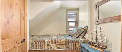 2 Schlafzimmer, Schreibtisch, Bügeleisen/Bügelbrett, WLAN