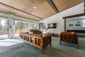 TV, fireplace, offices